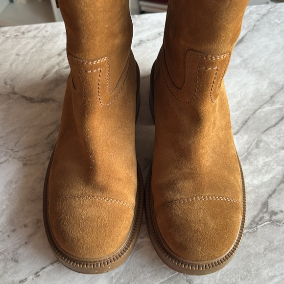 Chanel women’s great condition 100% authentic Tan Suede Boots size 37.5 - Picture 3 of 10